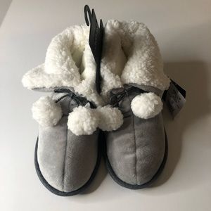 KOHLS COZY HOUSE SLIPPERS SIZE 7/8